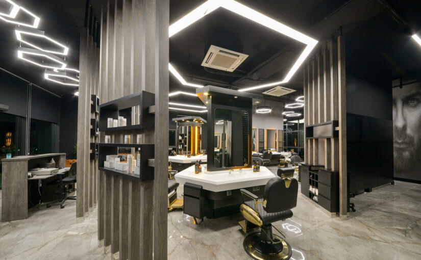 Exklusiver Friseurarbeitsplatz mit Bedieninsel und hochwertiger Friseureinrichtung