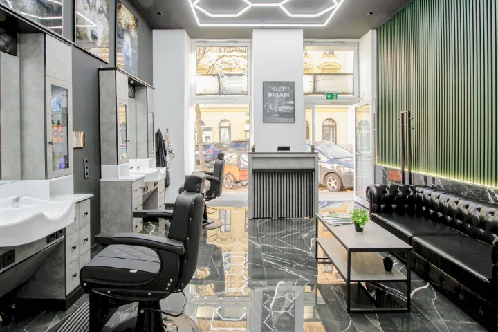 Moderner Eingangsbereich im El Loco Barbershop Wien mit hochwertiger Barbershop Einrichtung