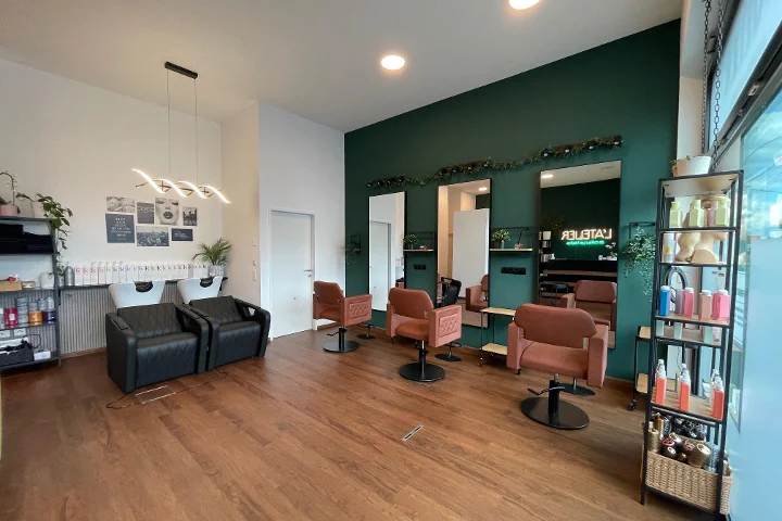 Schlüsselfertige Friseursalon Einrichtung in Graz mit 2D 3D Planung und individuellem Innenausbau