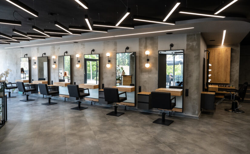Komplett realisierte Friseursaloneinrichtung inklusive Planung Produktion und Montage